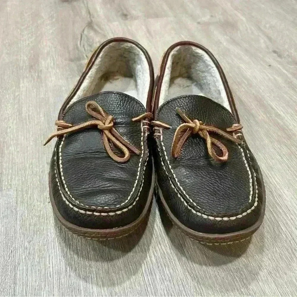 L.L. Bean Men’s Brown Leather Slip On Flannel Lined Handsewn Slippers - Picture 2 of 6